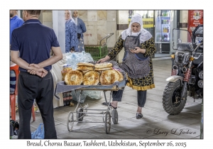 2025-09-26#2030 Bread, Chorsu Bazaar, Tashkent, Uzbekistan