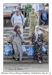 2025-09-26#2042 Women, Chorsu Bazaar, Tashkent, Uzbekistan