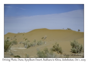 2025-10-01#2862 Driving Photo, Dune, Kyzylkum Desert, Bukhara to Khiva, Uzbekistan